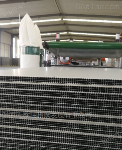 新型工程塑料建筑模板生产线设备机器